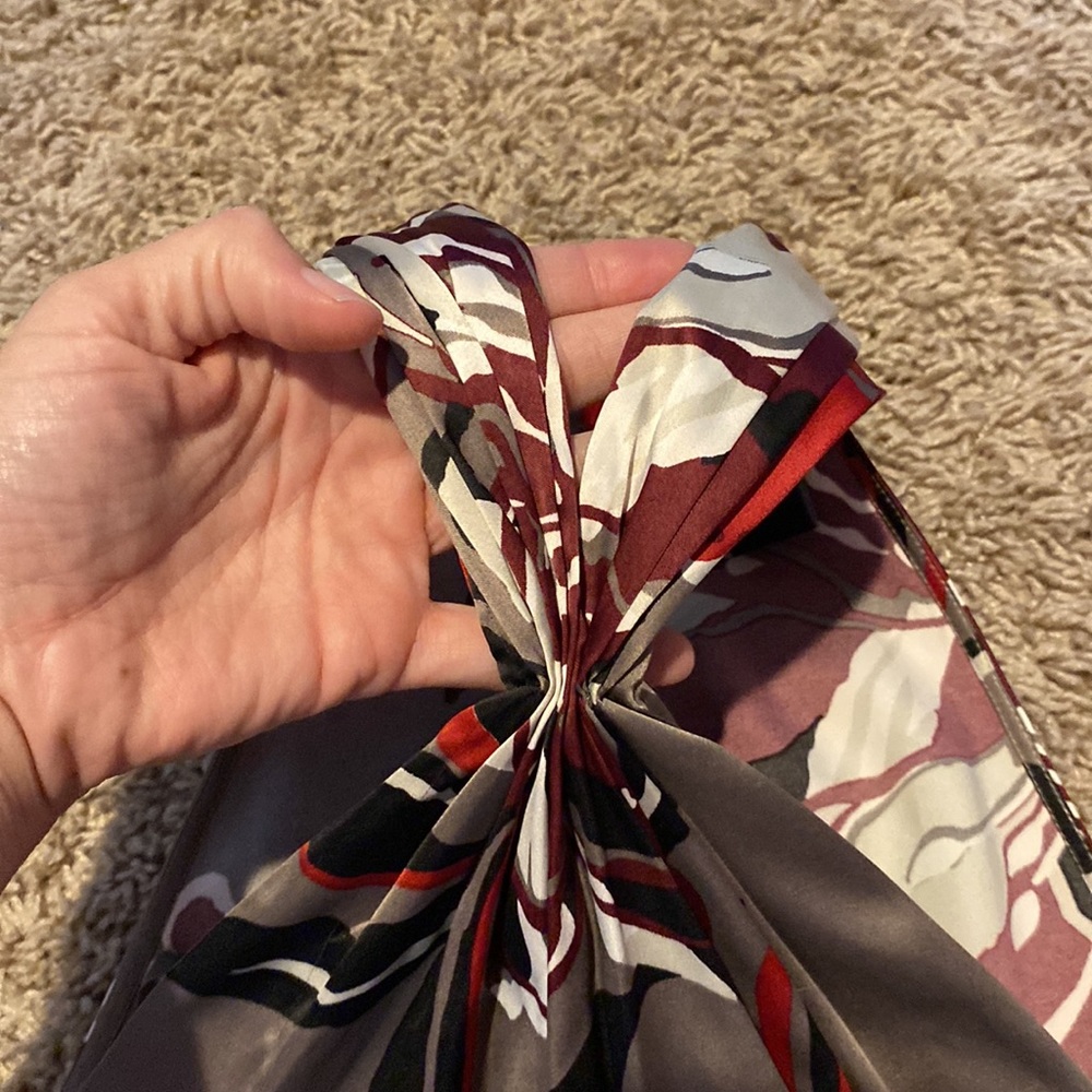 Ann Taylor 0P petite large Flower print halter top in gray. Side zipper - Picture 3 of 8